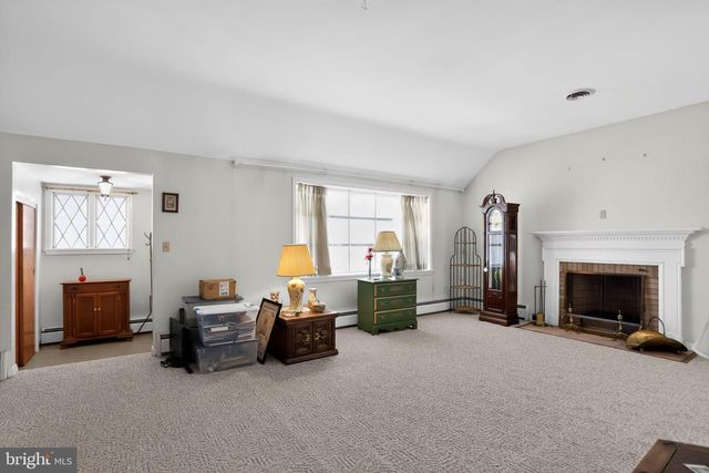 10 TAYLOR ST, Bristol, PA 19007