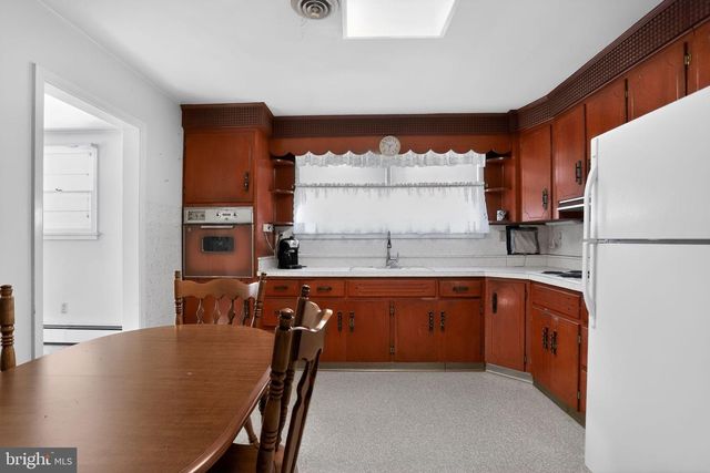 10 TAYLOR ST, Bristol, PA 19007