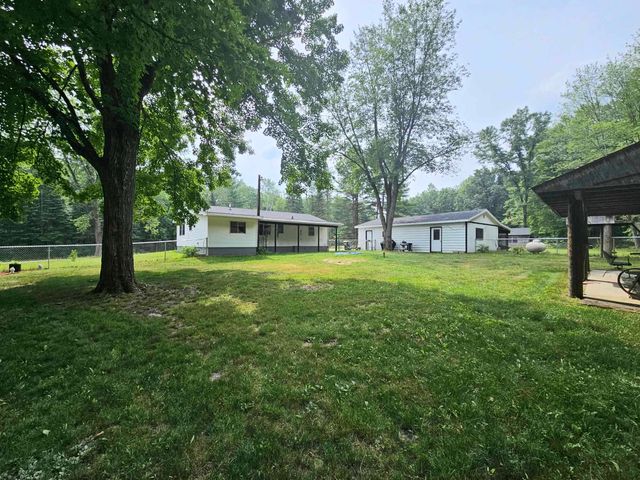 4774 S Lachance Road, Lake City, MI 49651