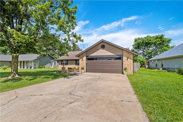 300 Stein Street, Centerton, AR 72719