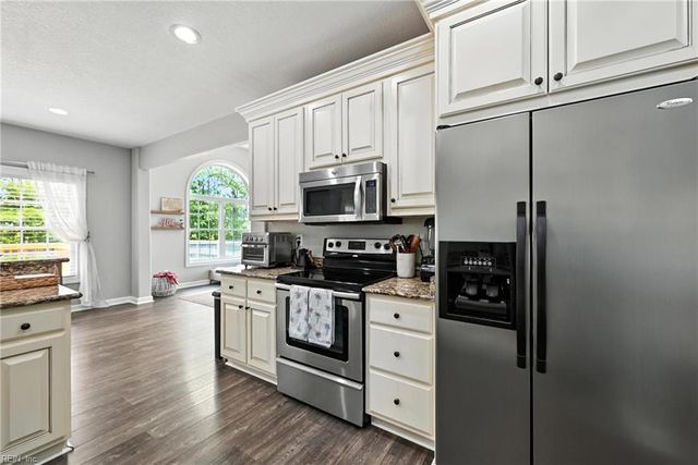 1732 Mount Airy CT, Virginia Beach, VA 23456