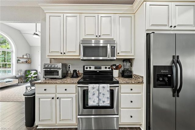 1732 Mount Airy CT, Virginia Beach, VA 23456