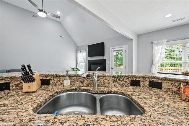 1732 Mount Airy CT, Virginia Beach, VA 23456