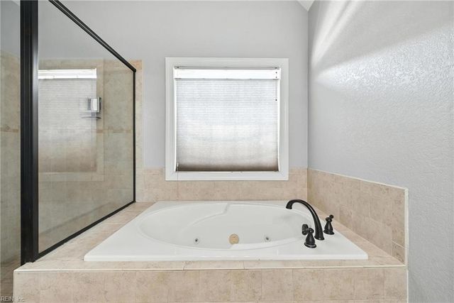 1732 Mount Airy CT, Virginia Beach, VA 23456