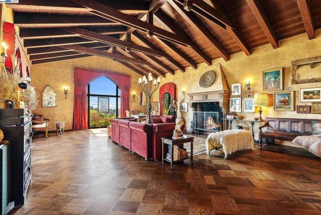 921 Warren St, Hayward, CA 94541