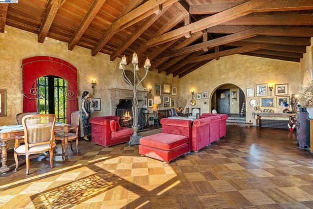 921 Warren St, Hayward, CA 94541