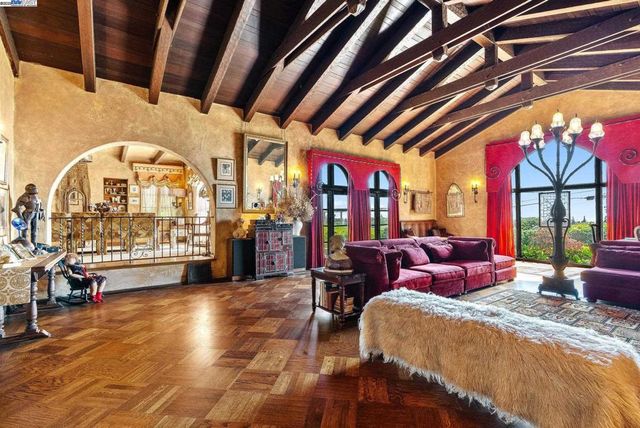 921 Warren St, Hayward, CA 94541