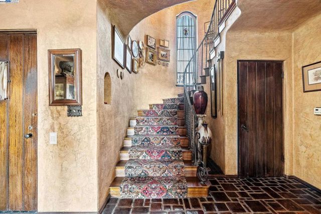 921 Warren St, Hayward, CA 94541