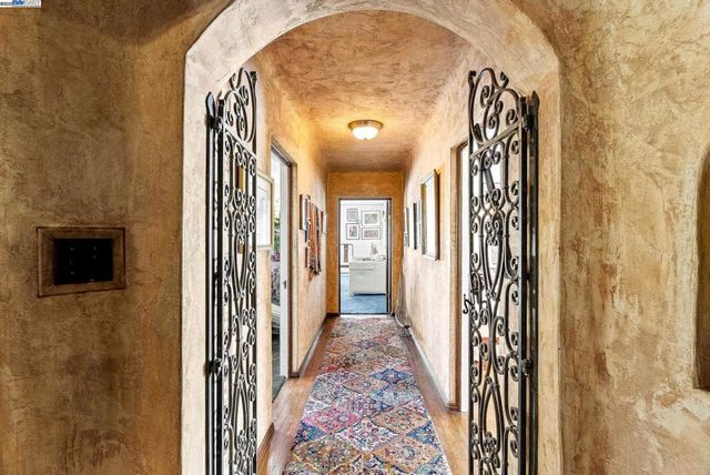 921 Warren St, Hayward, CA 94541