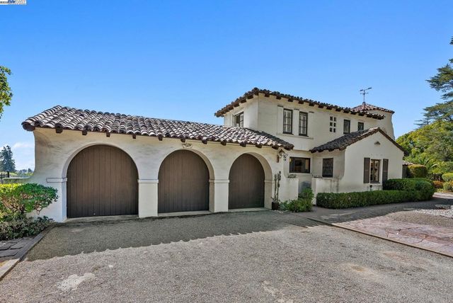 921 Warren St, Hayward, CA 94541