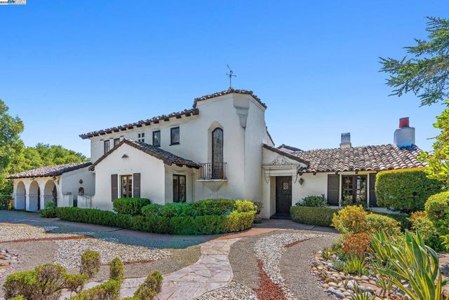 921 Warren St, Hayward, CA 94541