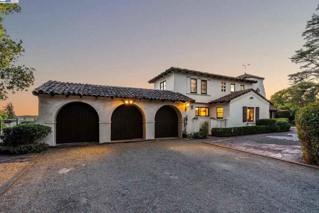 921 Warren St, Hayward, CA 94541