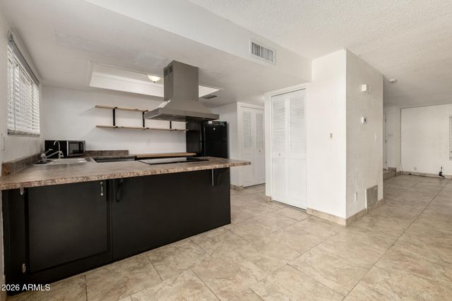 3109 W HARMONT Drive, Phoenix, AZ 85051