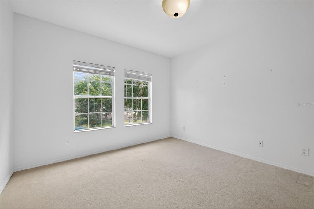 Image 12 of property listing at 6071 STRADA ISLE WAY, Orlando, FL 32835