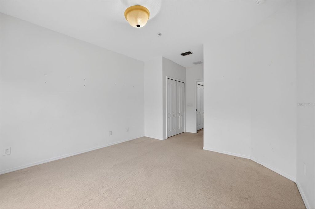 Image 15 of property listing at 6071 STRADA ISLE WAY, Orlando, FL 32835