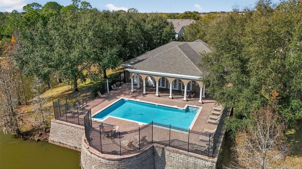 Image 3 of property listing at 6071 STRADA ISLE WAY, Orlando, FL 32835