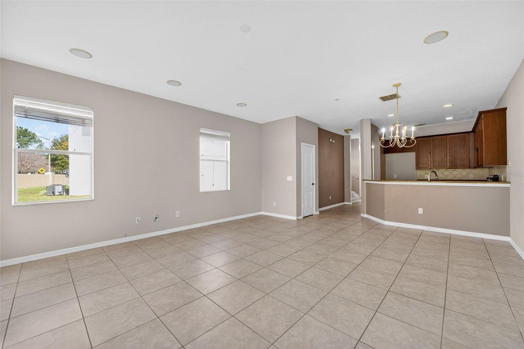 Image 4 of property listing at 6071 STRADA ISLE WAY, Orlando, FL 32835