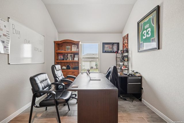 104 Pendleton Cv, Floresville, TX 78114