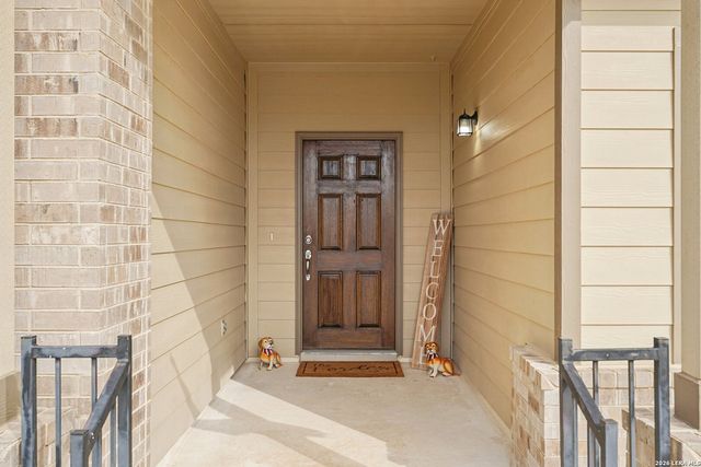 104 Pendleton Cv, Floresville, TX 78114