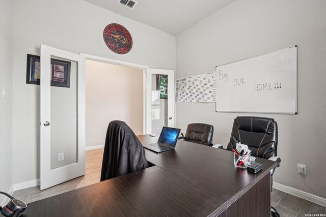 104 Pendleton Cv, Floresville, TX 78114