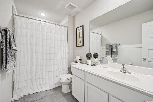 104 Pendleton Cv, Floresville, TX 78114