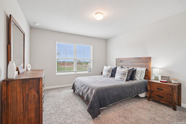 104 Pendleton Cv, Floresville, TX 78114