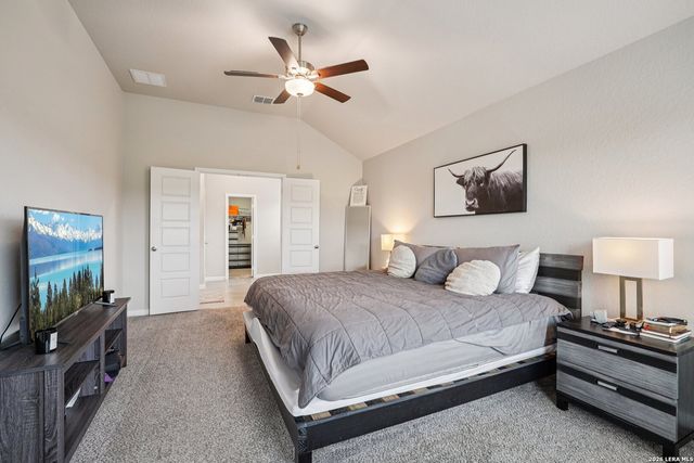 104 Pendleton Cv, Floresville, TX 78114