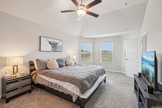 104 Pendleton Cv, Floresville, TX 78114