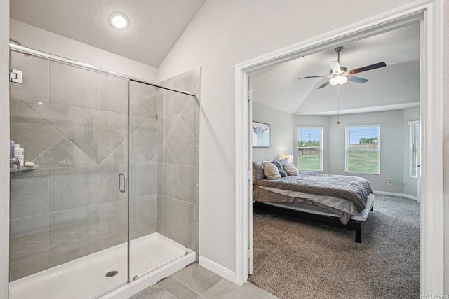 104 Pendleton Cv, Floresville, TX 78114