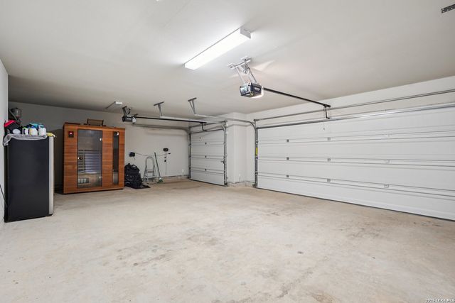 104 Pendleton Cv, Floresville, TX 78114