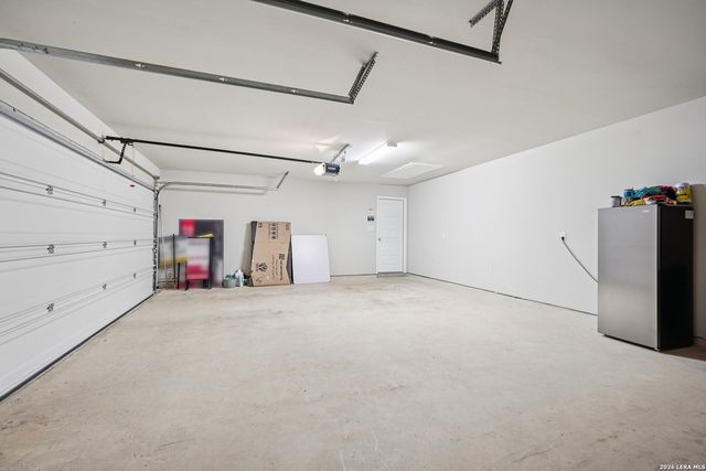 104 Pendleton Cv, Floresville, TX 78114