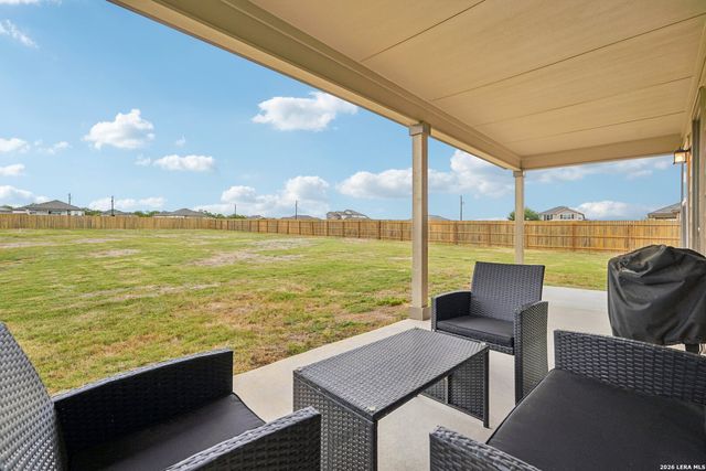 104 Pendleton Cv, Floresville, TX 78114