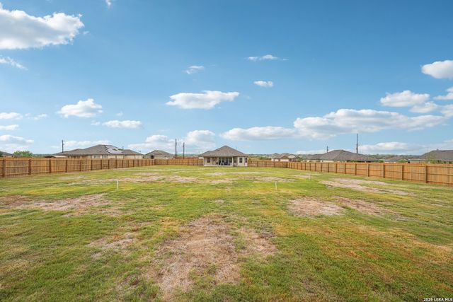 104 Pendleton Cv, Floresville, TX 78114