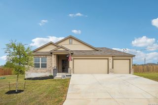 104 Pendleton Cv, Floresville, TX 78114