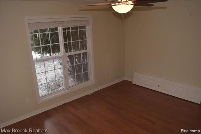 28431 Carlton Way Drive, Novi, MI 48377