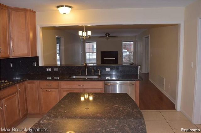 28431 Carlton Way Drive, Novi, MI 48377