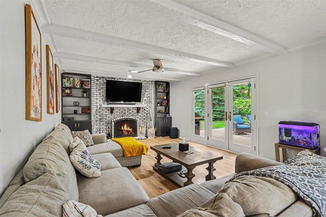 5204 Foxcroft Dr, Kalamazoo, MI 49009