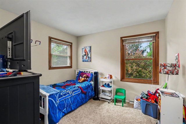 5204 Foxcroft Dr, Kalamazoo, MI 49009