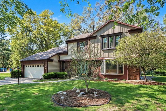 5204 Foxcroft Dr, Kalamazoo, MI 49009