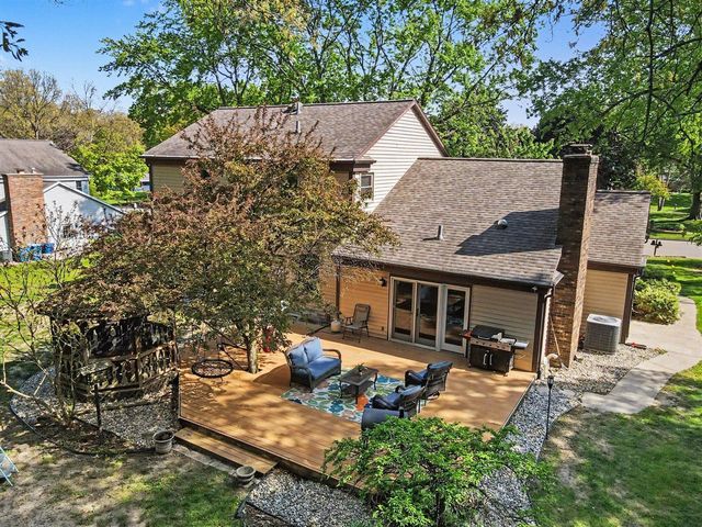 5204 Foxcroft Dr, Kalamazoo, MI 49009