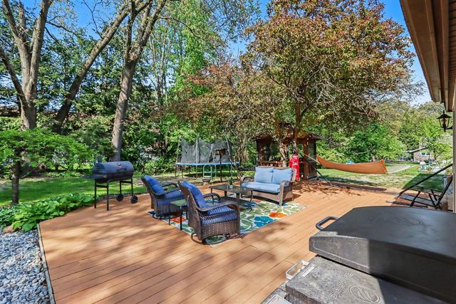 5204 Foxcroft Dr, Kalamazoo, MI 49009