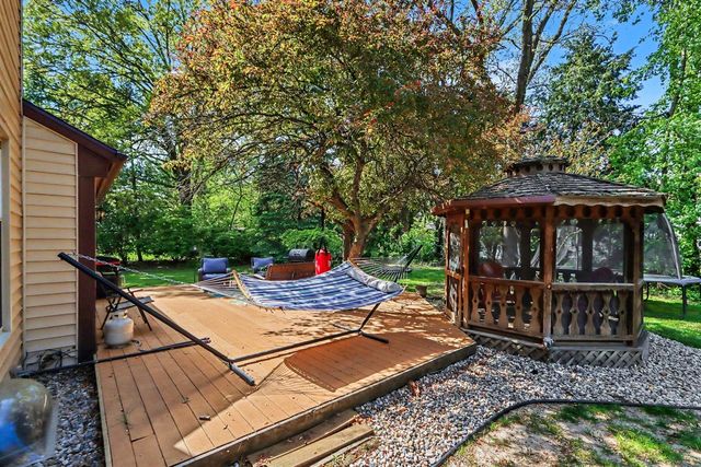 5204 Foxcroft Dr, Kalamazoo, MI 49009