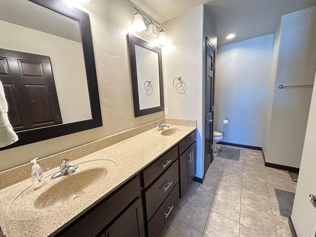 432 S COUNTRY LANE, Fond Du Lac, WI 54937