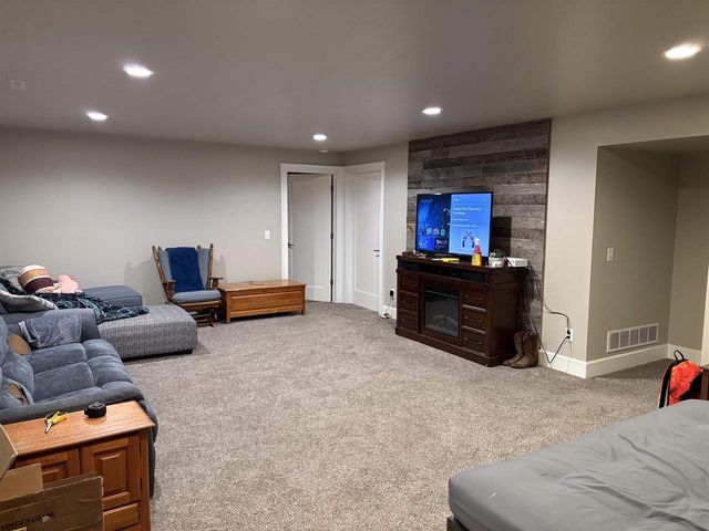 432 S COUNTRY LANE, Fond Du Lac, WI 54937