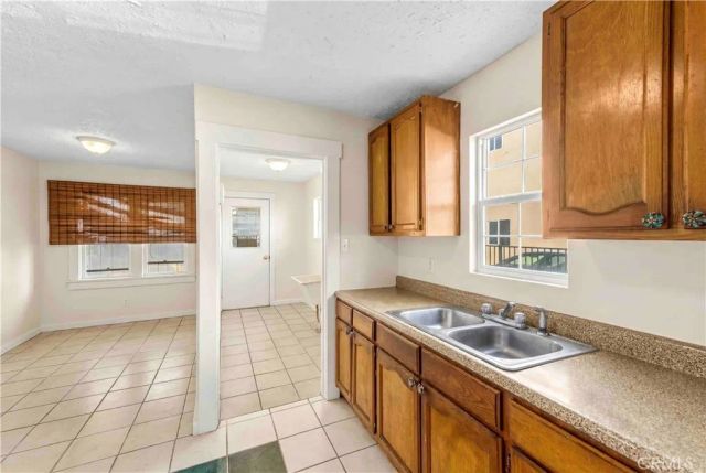 225 E 67th, Los Angeles, CA 90003