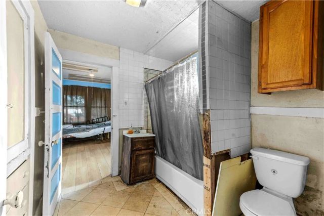 225 E 67th, Los Angeles, CA 90003