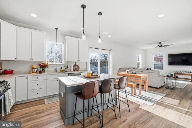 15 STRING ST, Alloway, NJ 08001