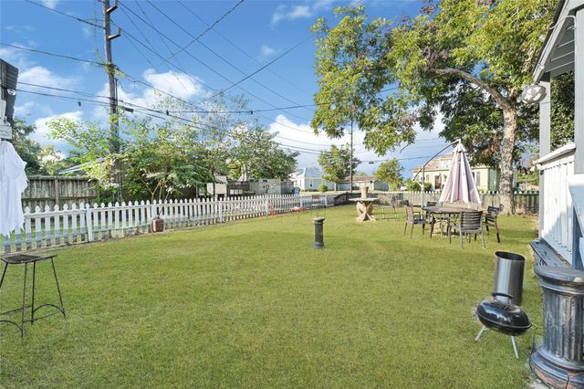 102 4th Street, Sugar Land, TX 77498