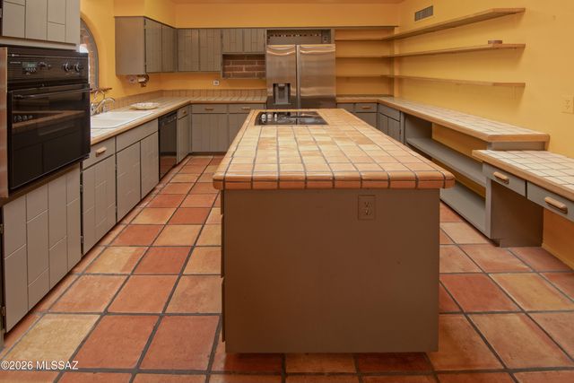 5702 N Water Line Road, Tucson, AZ 85704