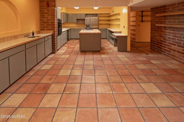 5702 N Water Line Road, Tucson, AZ 85704